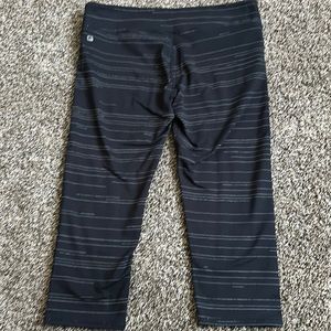 Women’s Large Fabletics Athletic Capri Pants